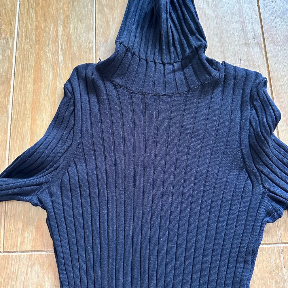 H&M ribbed black turtle neck